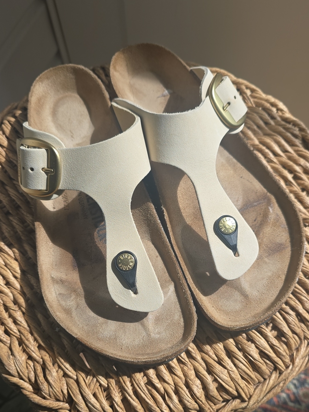 Birkenstock Gizeh Big Buckle Leather Sandals Cream Ecru Gold Sz 9